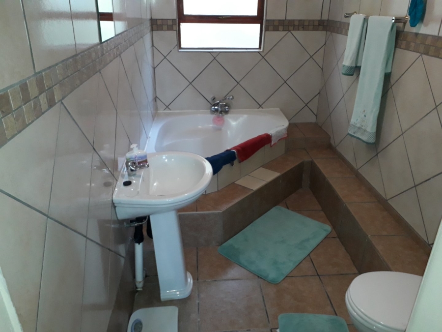 To Let 3 Bedroom Property for Rent in Vaalpark Free State